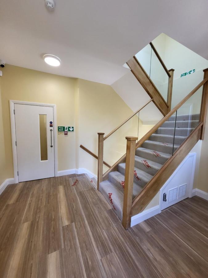 Sands House - Luxury Modern Studios With Secure Parking In Epsom, Surrey Exterior foto