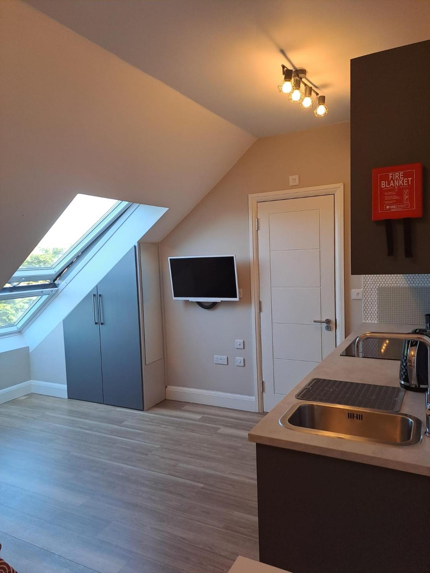 Sands House - Luxury Modern Studios With Secure Parking In Epsom, Surrey Habitación foto